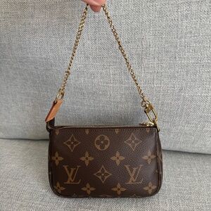 Louis Vuitton Mini Pochette Accessoires Women’s Bag
